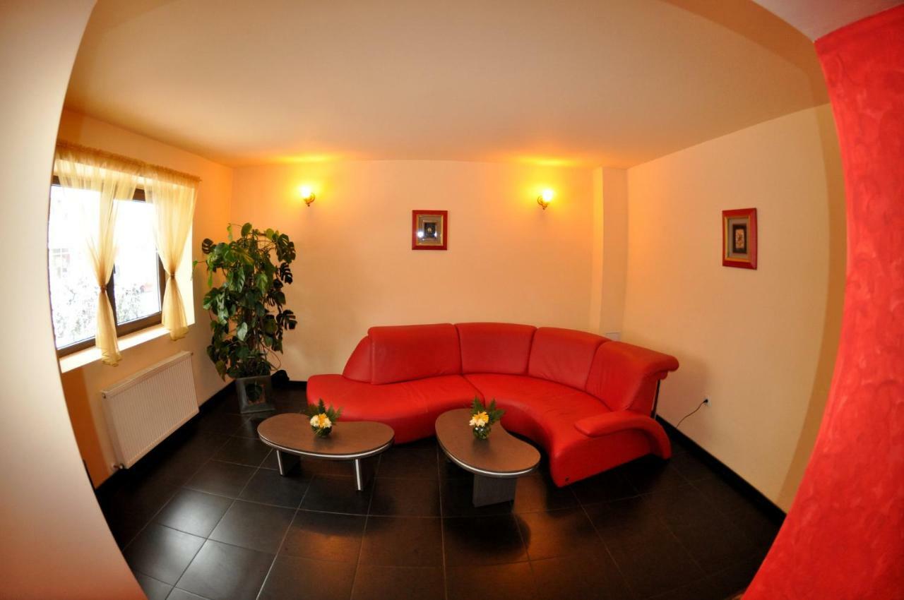 Hotel Gema Brasov Exterior photo